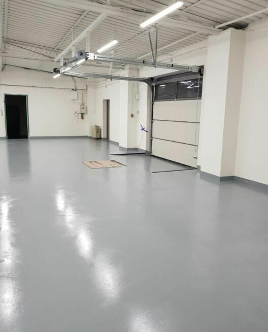 Magazyny, biura, parking w cenie