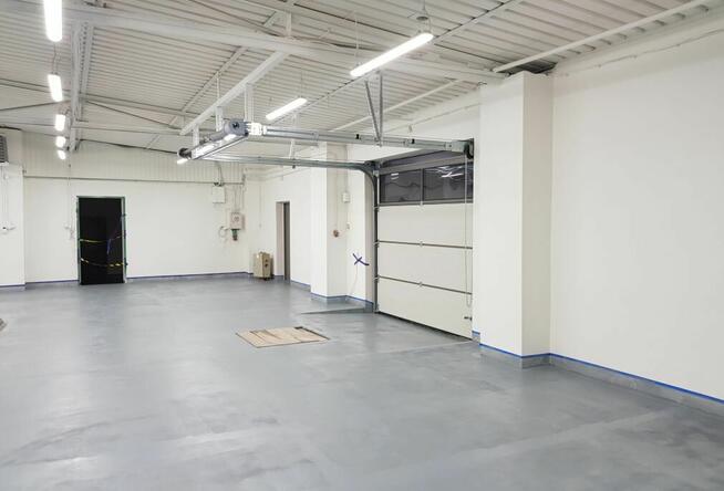 Magazyny, biura, parking w cenie