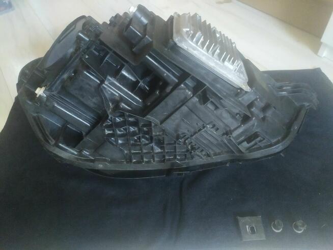 Lampa reflektor lewy Mercedes cla w 118 rok 2022oryginał