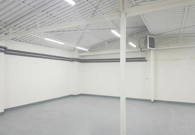 Magazyny, biura, parking w cenie