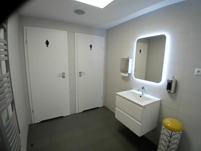 Kancelaria, Gabinety lekarskie, Szkoła językowa, Parking