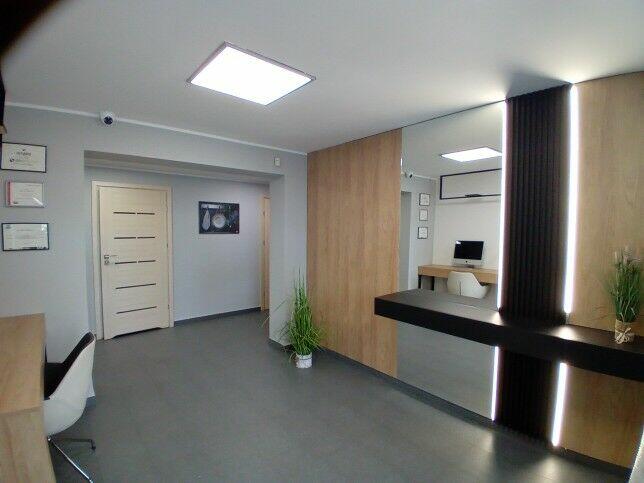 Magazyny, biura, parking w cenie