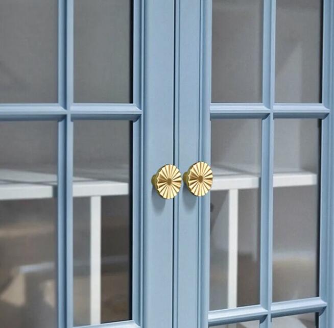 Uchwyt meblowy półokrągły i gałka z serii FLOWERS