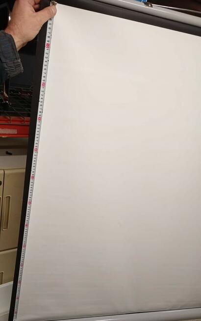 Ekran projekcyjny NOBO na trójnogu 175x130cm biały