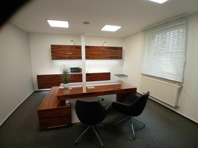 Kancelaria, Gabinety lekarskie, Szkoła językowa, Parking