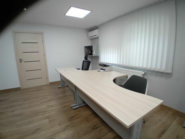 Kancelaria, Gabinety lekarskie, Szkoła językowa, Parking