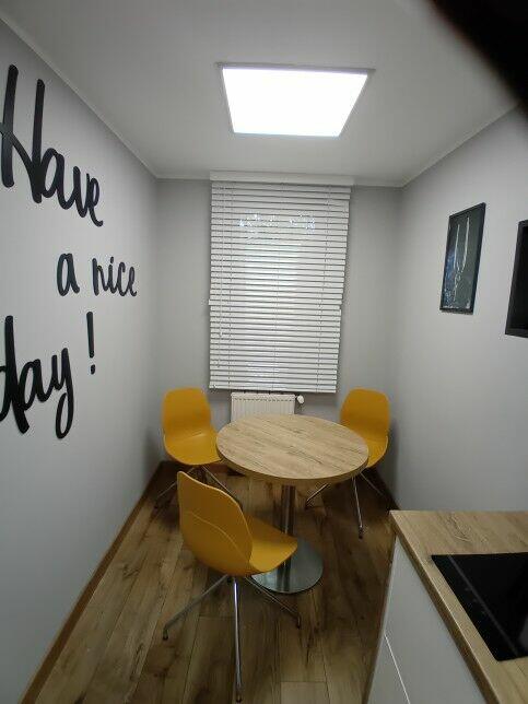 Magazyny, biura, parking w cenie