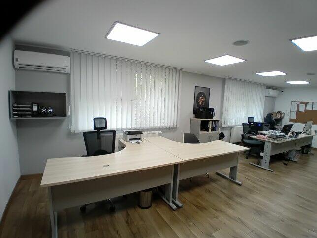 Kancelaria, Gabinety lekarskie, Szkoła językowa, Parking