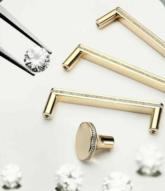 Nowoczesny uchwyt meblowy z kryształkami z serii DIAMONDS