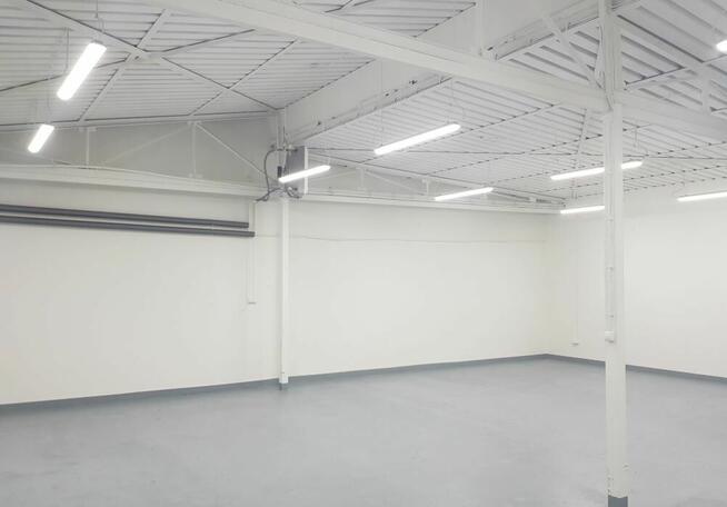 Magazyny, biura, parking w cenie