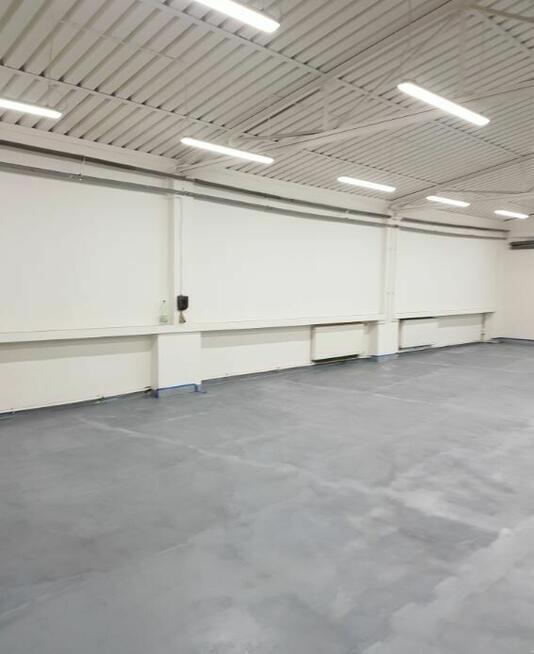 Magazyny, biura, parking w cenie