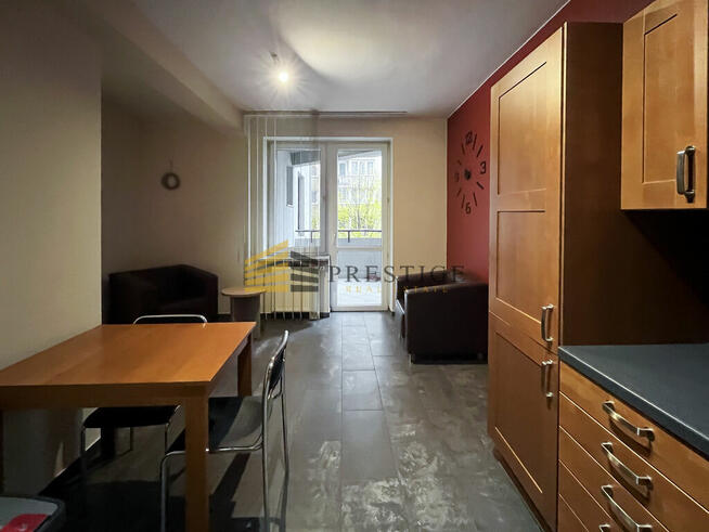 Przestronny lokal 121m2 z ogrodem zimowym - Wola