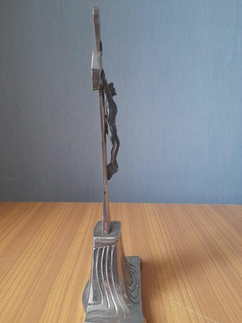 Krzyż stojący zdobiony