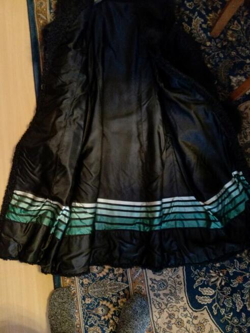 Sprzedam futro z karakułów używane .