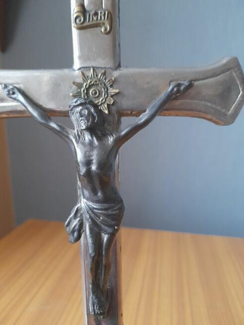 Krzyż stojący zdobiony