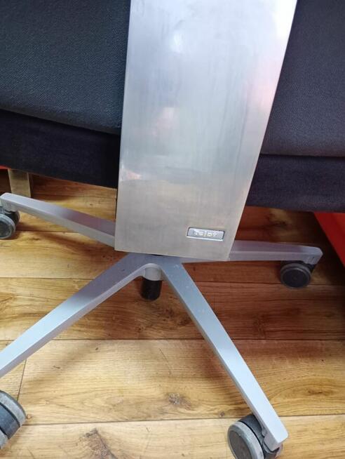 Fotel obrotowy z zagłówkiem BEJOT fotele krzesła obrotowe