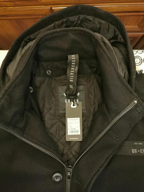 Piękna kurtka z kapturem na podpince Rozm XL NOWA z metką