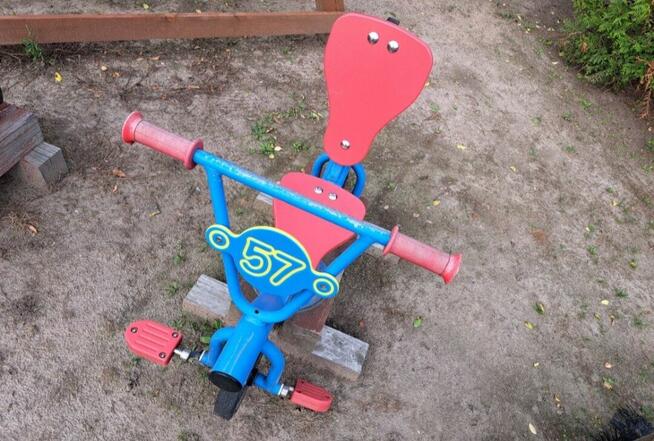 Rowerek metalowy do ogrodu