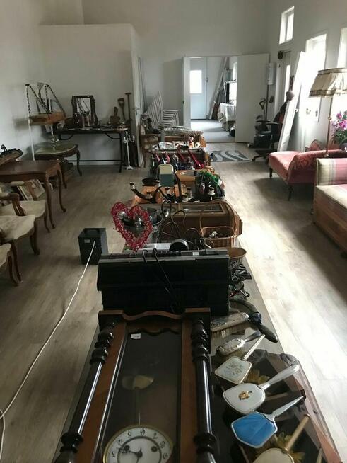 Loppis ze Szwecji z towarem i samochód Volvo XC 70 rok 2004