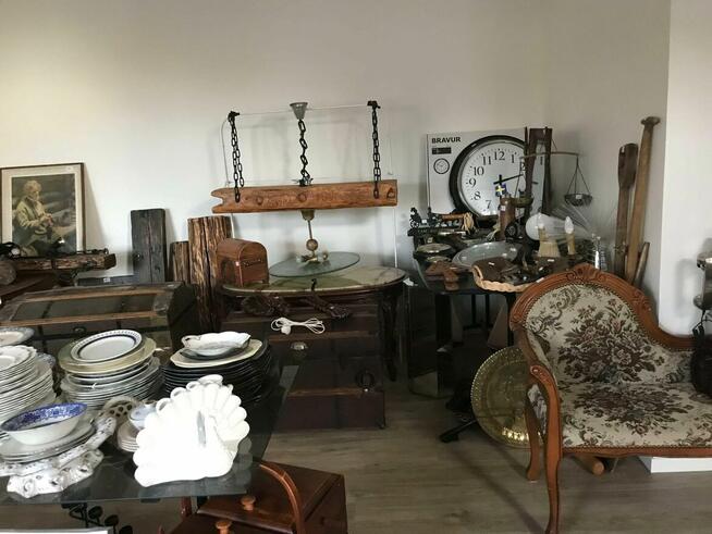 Loppis ze Szwecji z towarem i samochód Volvo XC 70 rok 2004