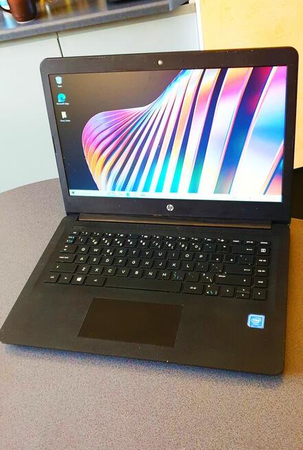 Dobry niedrogi Laptop HP ekran 14 do internetu hdmi usbc m2