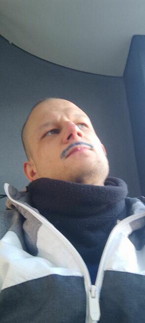 Relacja z interesującą kobieta z opisu