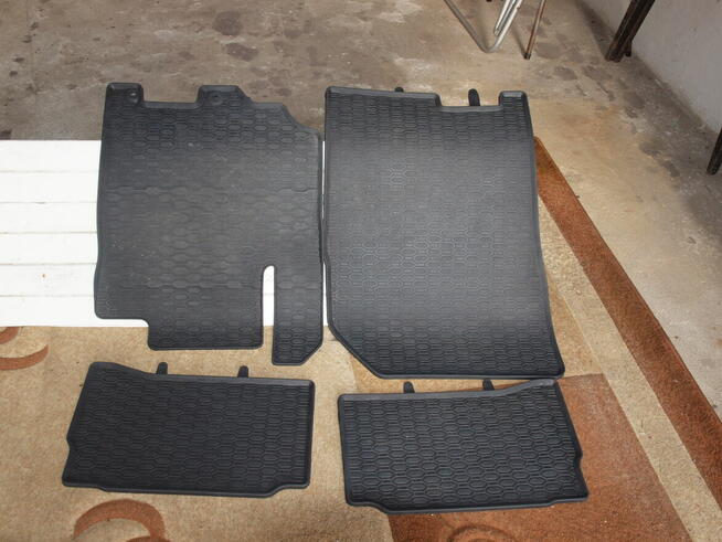 Sprzedam dywany samochodowe do Suzuki