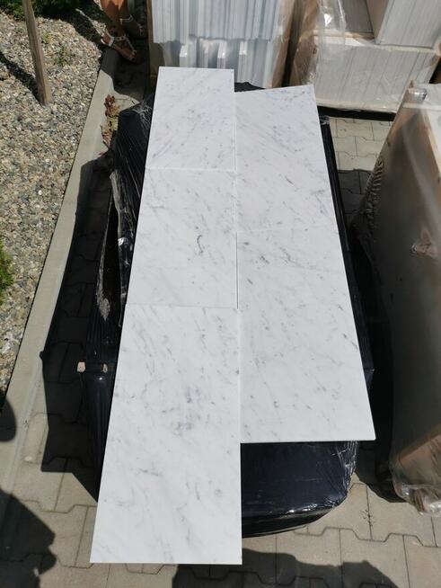 Płytki marmurowe Carrara Bianco pasy 1 cm poler