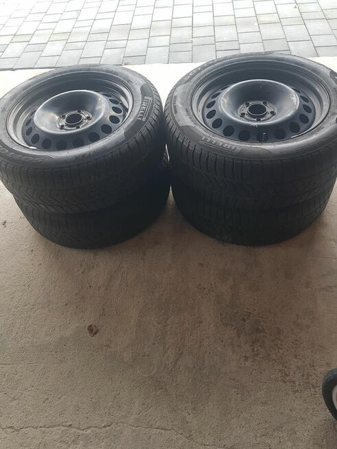 Kola zimowe na felgach stalowych ford