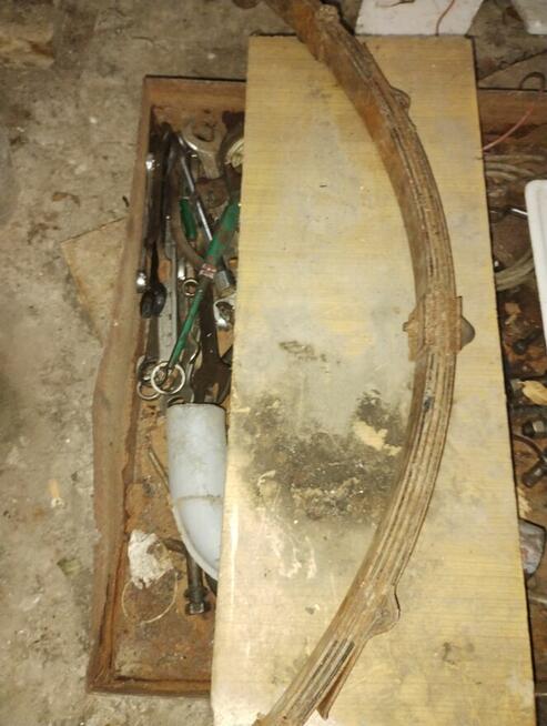 Sprzedam różne części pozostałosci po autach z czasów PRL