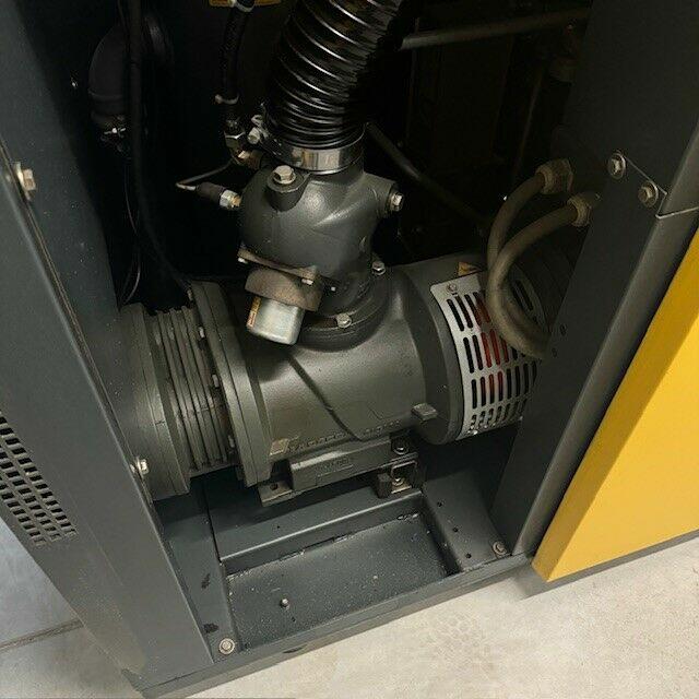 Sprężarka śrubowa stałoobrotowa CSD102 oraz osuszacz TE91