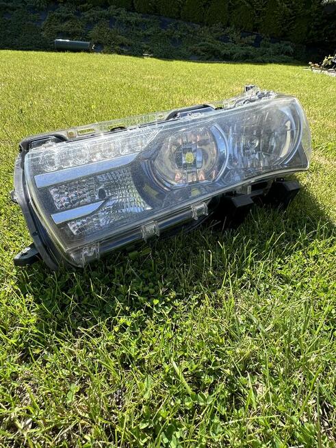 Komplet przednich lamp Toyota Corolla 2015 lekko uszkodzone