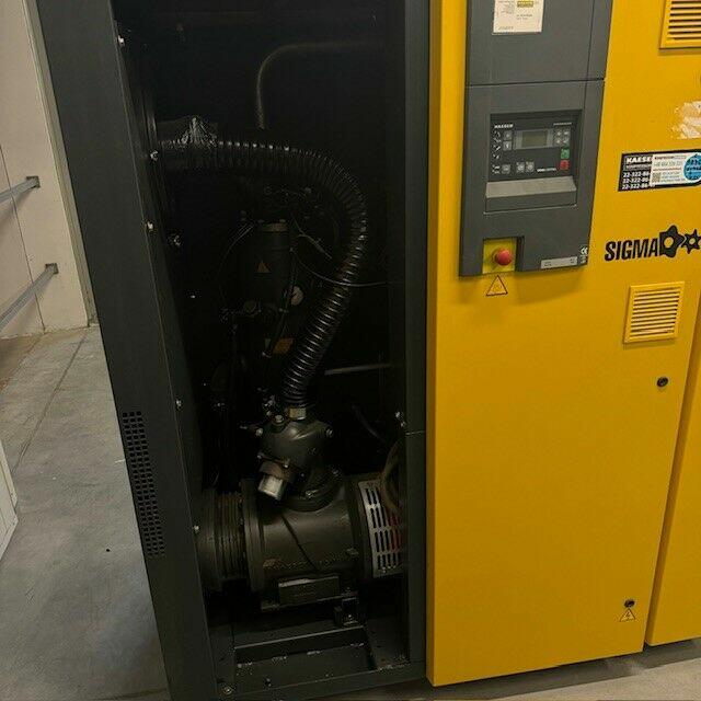 Sprężarka śrubowa stałoobrotowa CSD102 oraz osuszacz TE91