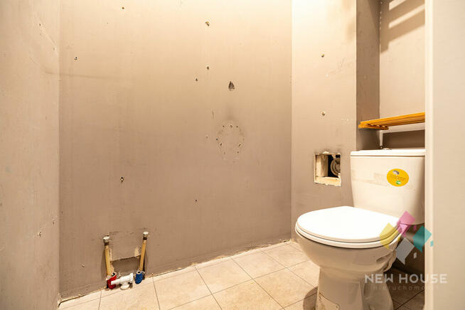 Lokal z witrynami Centrum z miejscami postoj.