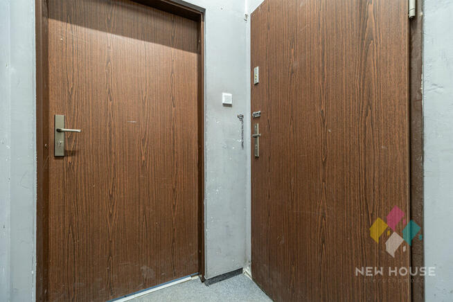 Lokal z witrynami Centrum z miejscami postoj.