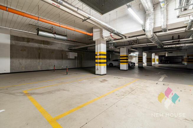 Lokal z witrynami Centrum z miejscami postoj.