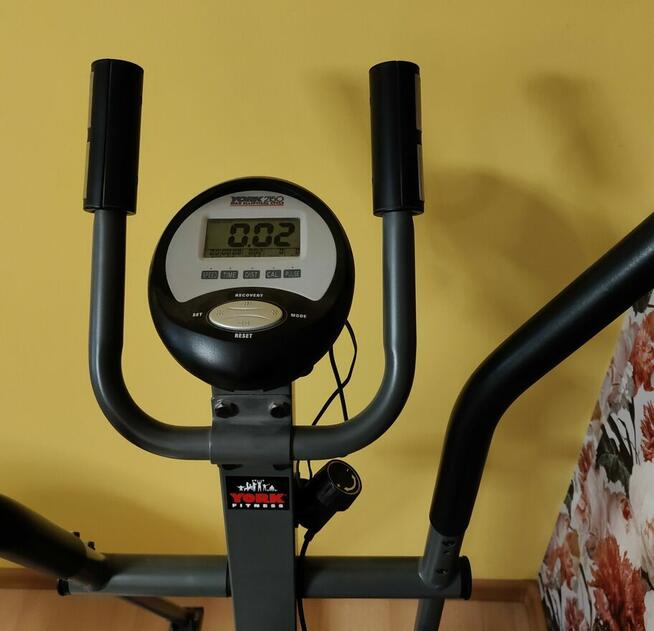 Sprzedam orbitrek york - 300 zł i masażer fitness - 800 zł