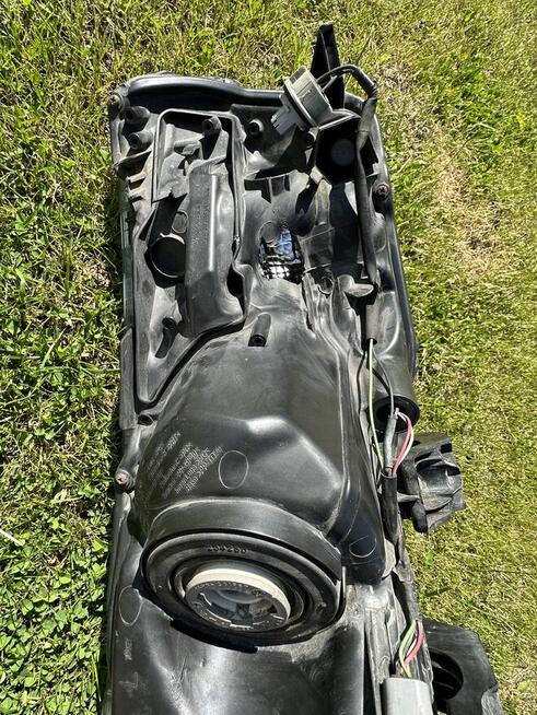 Komplet przednich lamp Toyota Corolla 2015 lekko uszkodzone