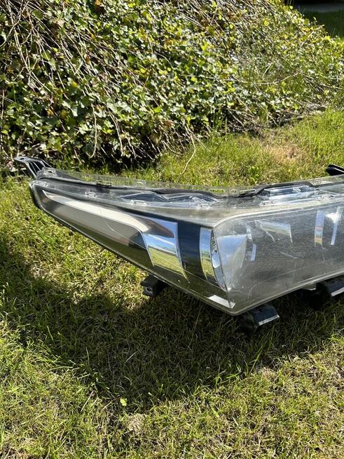 Komplet przednich lamp Toyota Corolla 2015 lekko uszkodzone