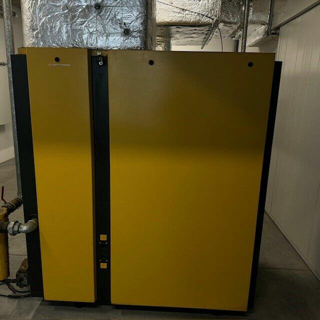 Sprężarka śrubowa stałoobrotowa CSD102 oraz osuszacz TE91