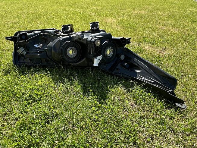 Komplet przednich lamp Toyota Corolla 2015 lekko uszkodzone