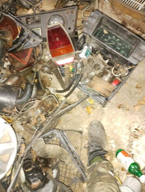 Sprzedam różne części pozostałosci po autach z czasów PRL