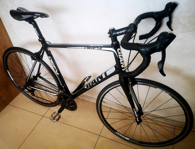 Rower szosowy Giant Defy na Shimano Koła 28