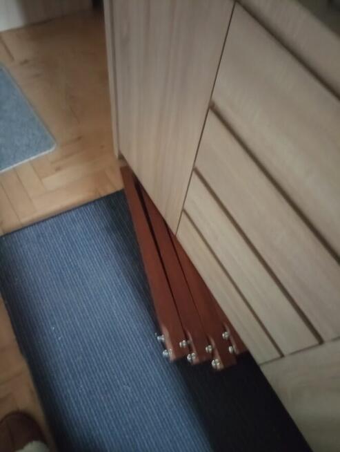 Sprzedam stół i małą szafkę