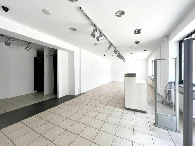 Lokal w Centrum biurowo-usługowo-handlowy parter 112 mkw