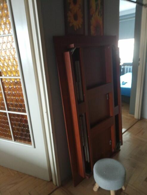 Sprzedam stół i małą szafkę