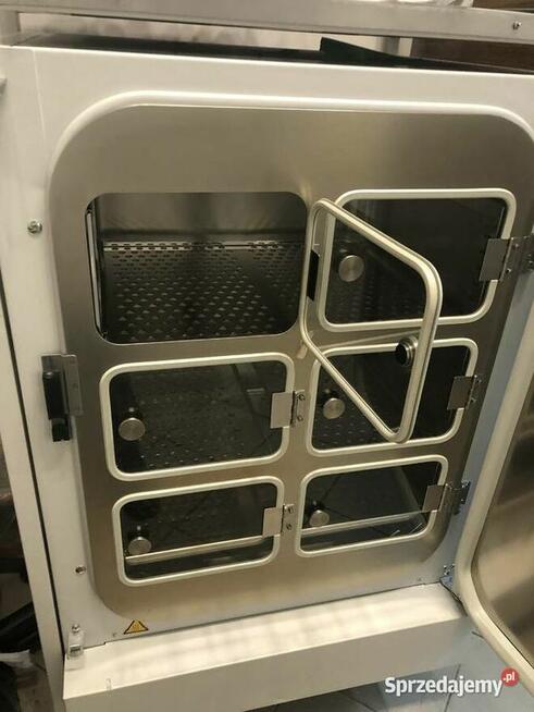 CIEPLARKA INKUBATOR - Binder Model CB 210