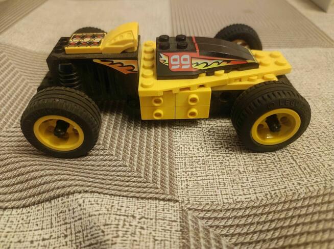 Auto napędzane przez naciąg jedzie ok 5 m