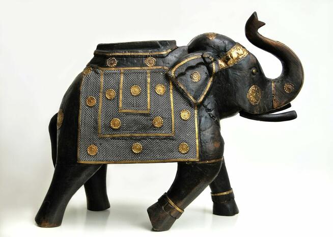 Duży słoń indyjski, rzeźba, drewno mango jak heban, mosiądz