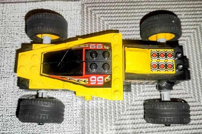 Auto napędzane przez naciąg jedzie ok 5 m